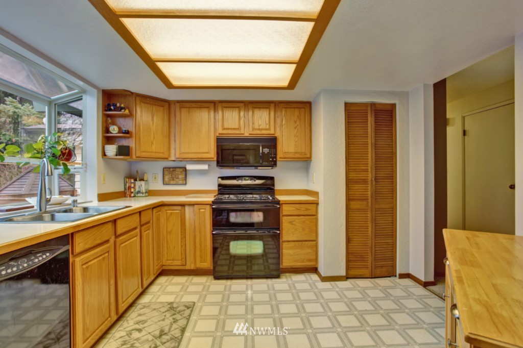 4212 Southeast 2nd Place Renton, WA 98059 - Photo 6 of 24 Gallery Image 6
