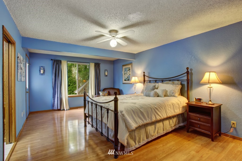 4212 Southeast 2nd Place Renton, WA 98059 - Photo 9 of 24 Gallery Image 9