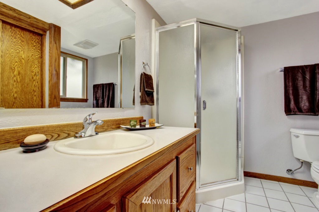 4212 Southeast 2nd Place Renton, WA 98059 - Photo 10 of 24 Gallery Image 10
