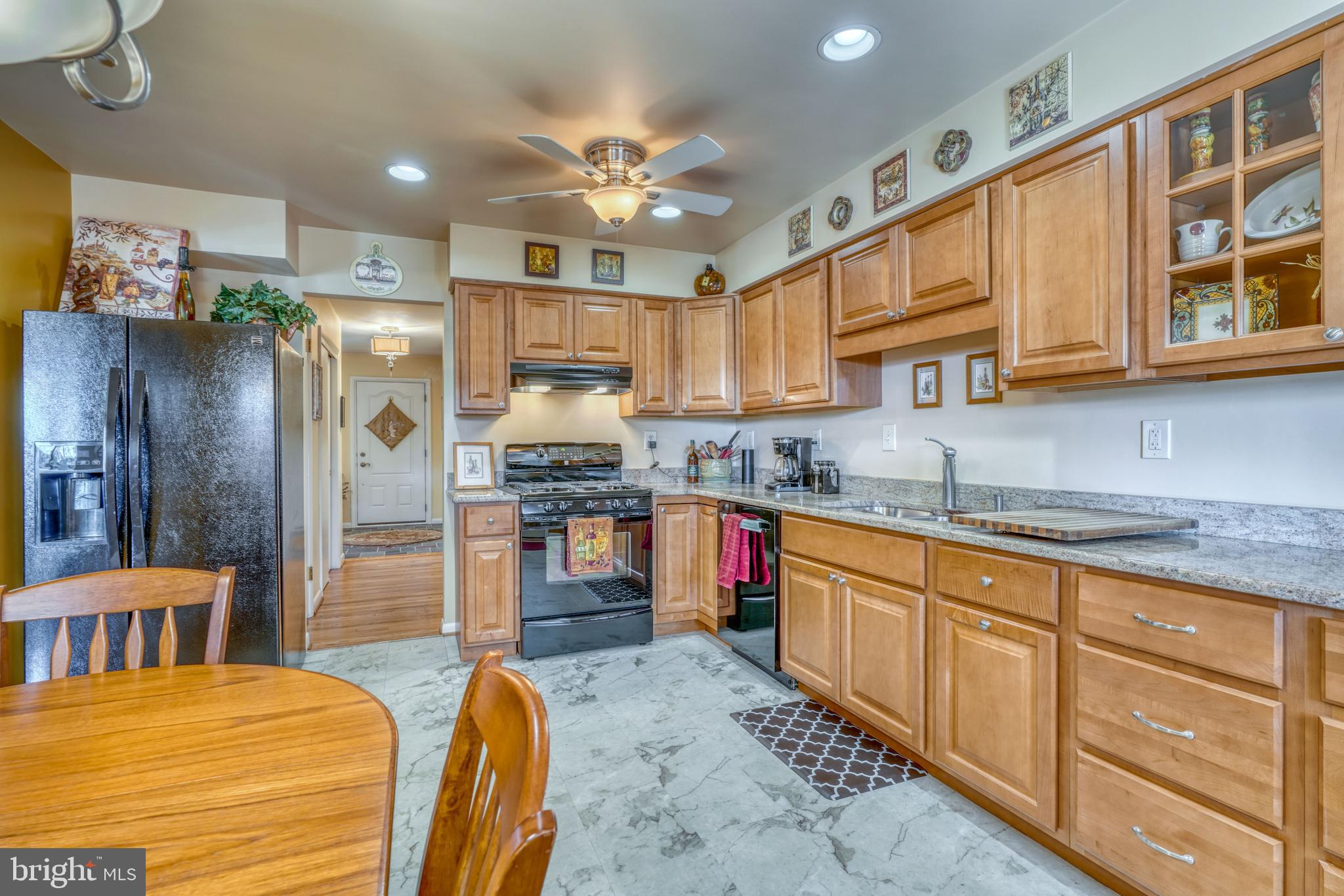 4401 Lobelia Road Nottingham, MD 21236 - Photo 14 of 40 Eat in kitchen