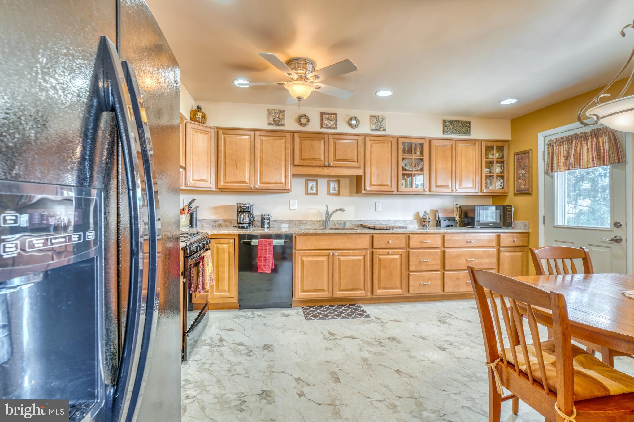 4401 Lobelia Road Nottingham, MD 21236 - Photo 9 of 40 Eat in kitchen