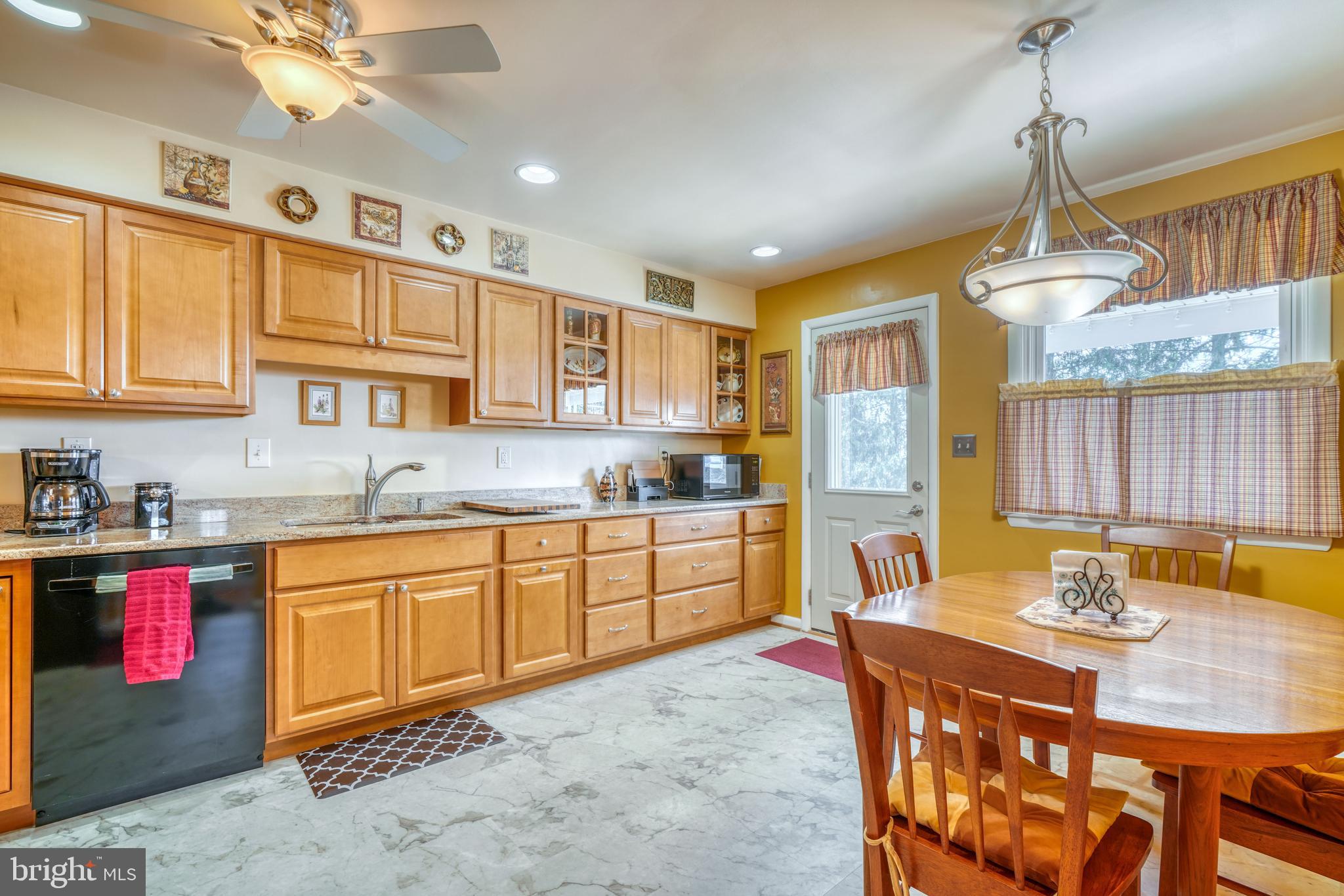 4401 Lobelia Road Nottingham, MD 21236 - Photo 10 of 40 Eat in kitchen