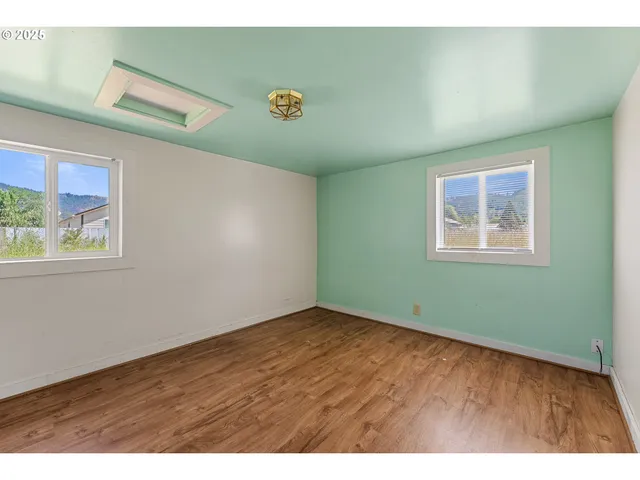 $215,000 | 207 Henry Street, Myrtle Creek, OR 97457