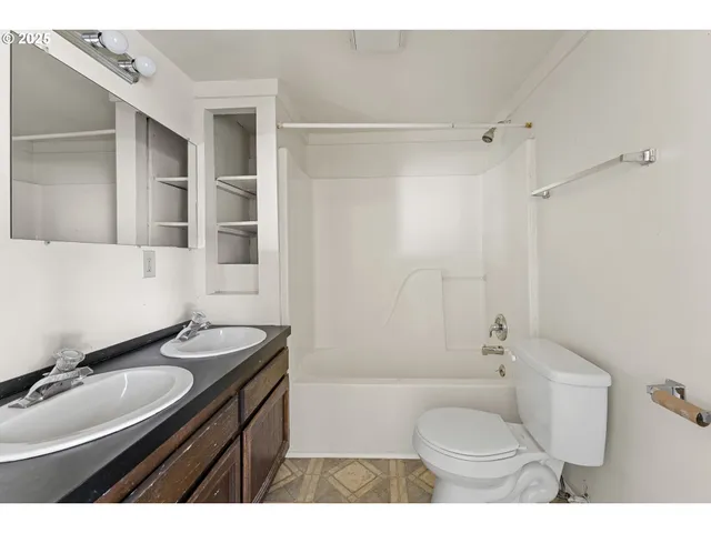 $215,000 | 207 Henry Street, Myrtle Creek, OR 97457