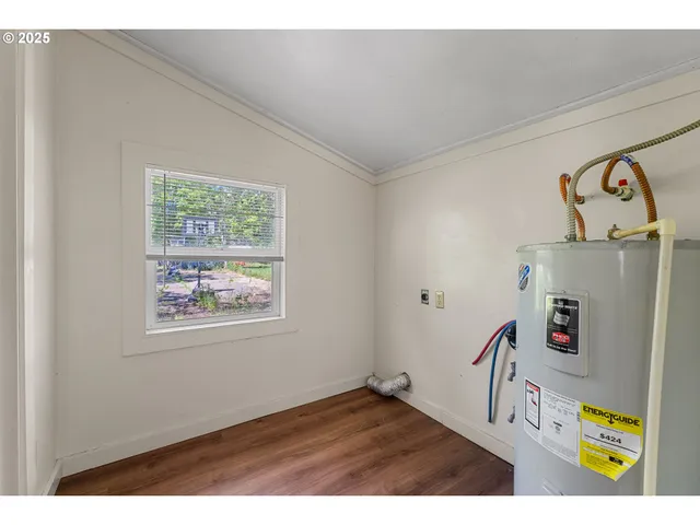 $215,000 | 207 Henry Street, Myrtle Creek, OR 97457