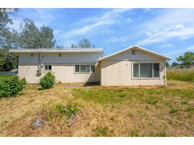 $215,000 | 207 Henry Street, Myrtle Creek, OR 97457