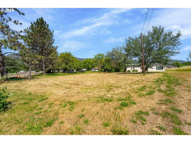 $215,000 | 207 Henry Street, Myrtle Creek, OR 97457