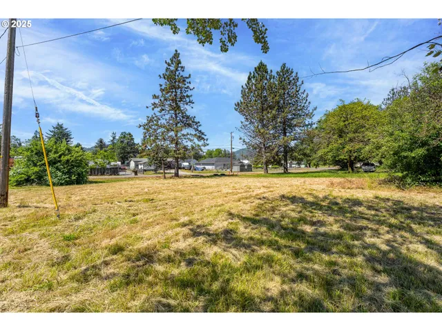 $215,000 | 207 Henry Street, Myrtle Creek, OR 97457