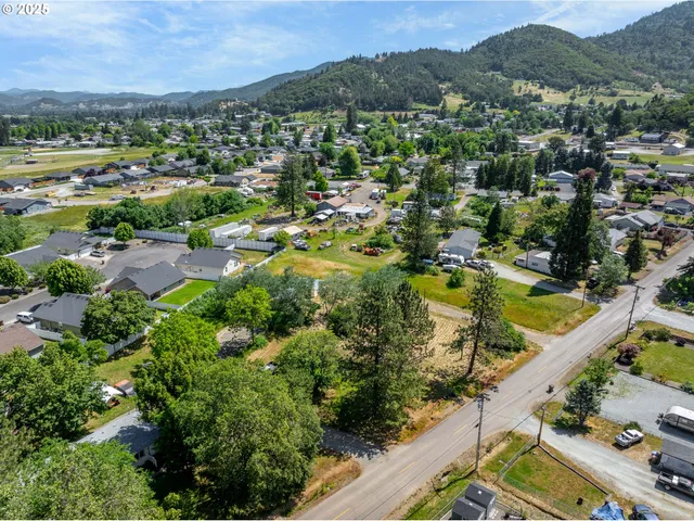 $215,000 | 207 Henry Street, Myrtle Creek, OR 97457