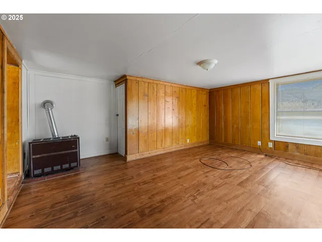 $215,000 | 207 Henry Street, Myrtle Creek, OR 97457