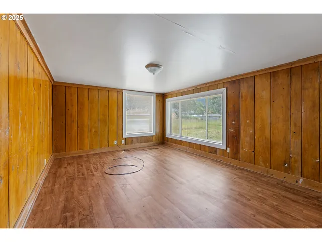 $215,000 | 207 Henry Street, Myrtle Creek, OR 97457