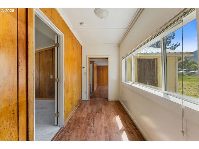 $215,000 | 207 Henry Street, Myrtle Creek, OR 97457