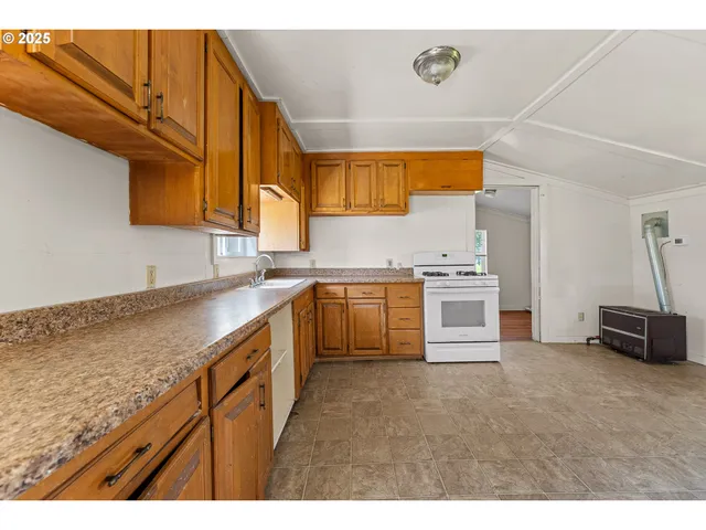 $215,000 | 207 Henry Street, Myrtle Creek, OR 97457