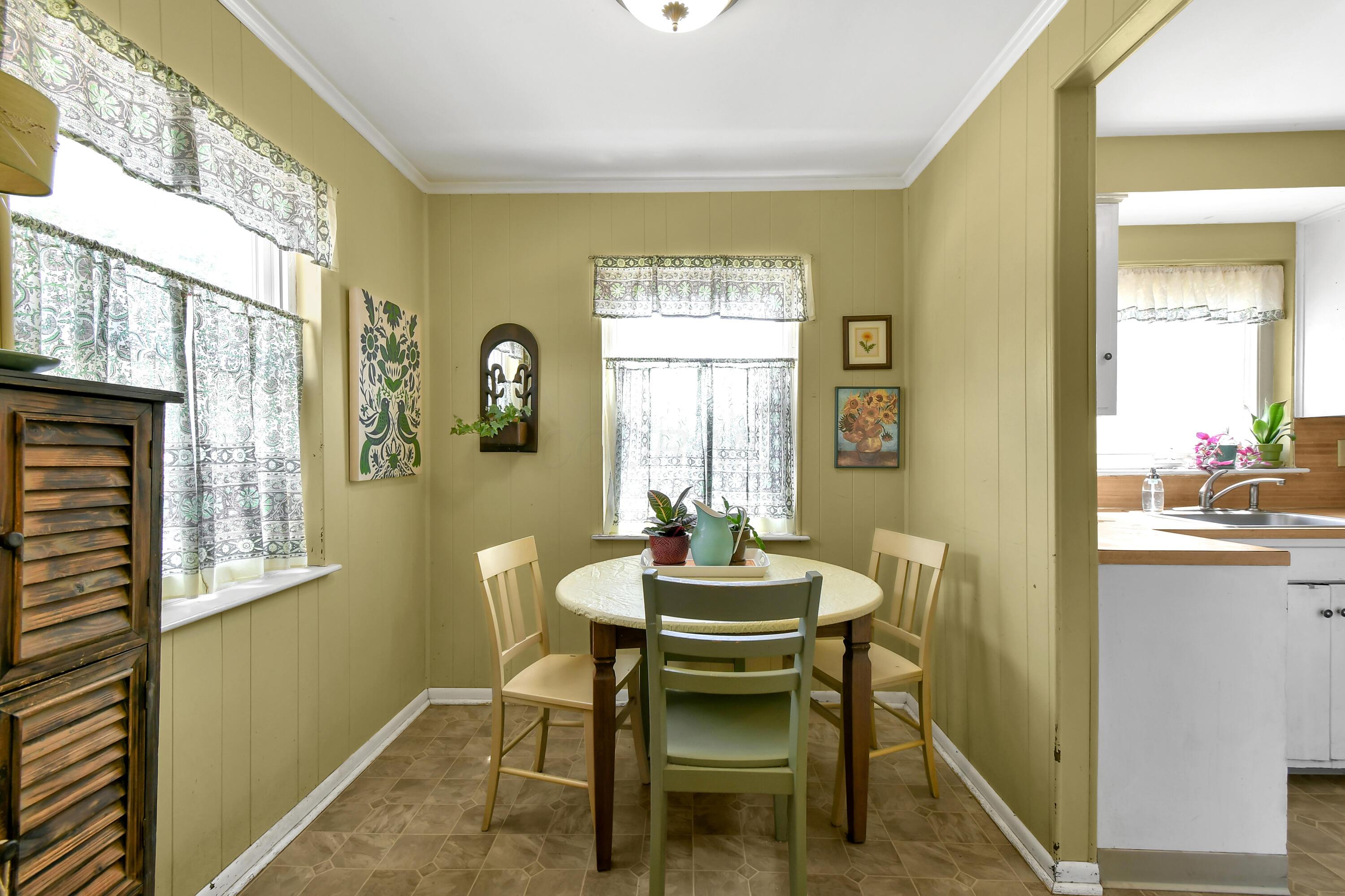 541 Northridge Road Columbus, OH 43214 - Photo 13 of 40 Dinette