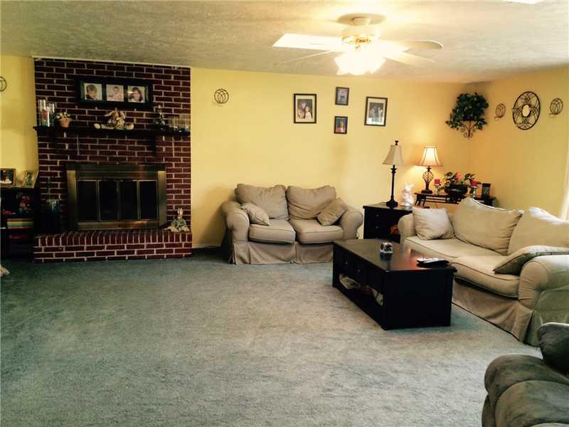 40 Barnhart Street Rural Ridge, PA 15075 - Photo 5 of 12 Family Room.