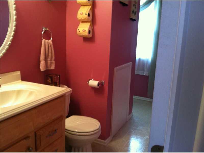 40 Barnhart Street Rural Ridge, PA 15075 - Photo 6 of 12 Full Bath.