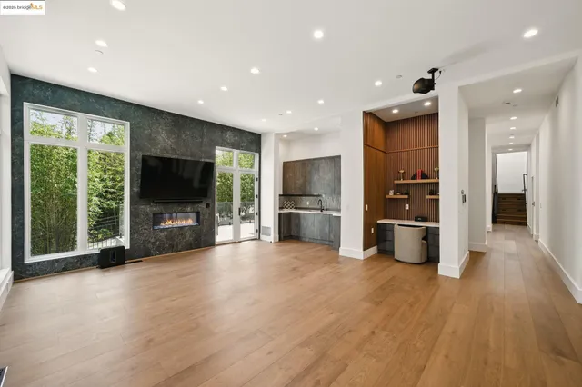 $3,495,000 | 13462 Campus Drive, Oakland, CA 94619