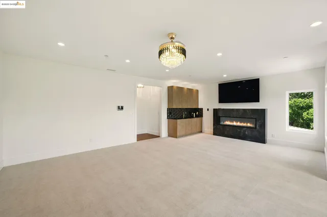 $3,495,000 | 13462 Campus Drive, Oakland, CA 94619