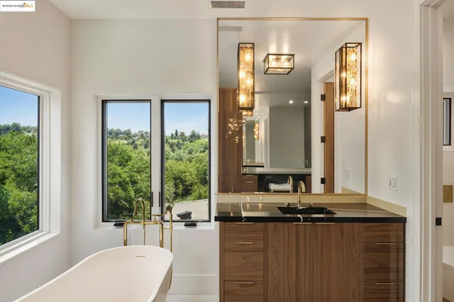 $3,495,000 | 13462 Campus Drive, Oakland, CA 94619