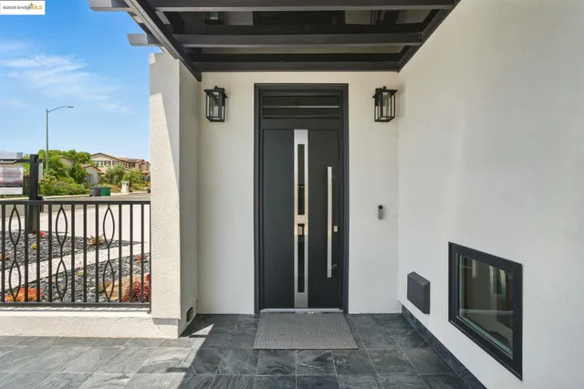 $3,495,000 | 13462 Campus Drive, Oakland, CA 94619