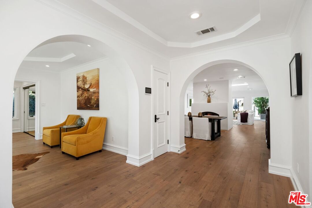 514 Walden Drive Beverly Hills, CA 90210 - Photo 11 of 59