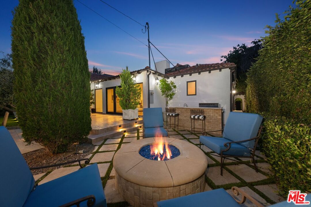 514 Walden Drive Beverly Hills, CA 90210 - Photo 2 of 59 a outdoor space with furniture