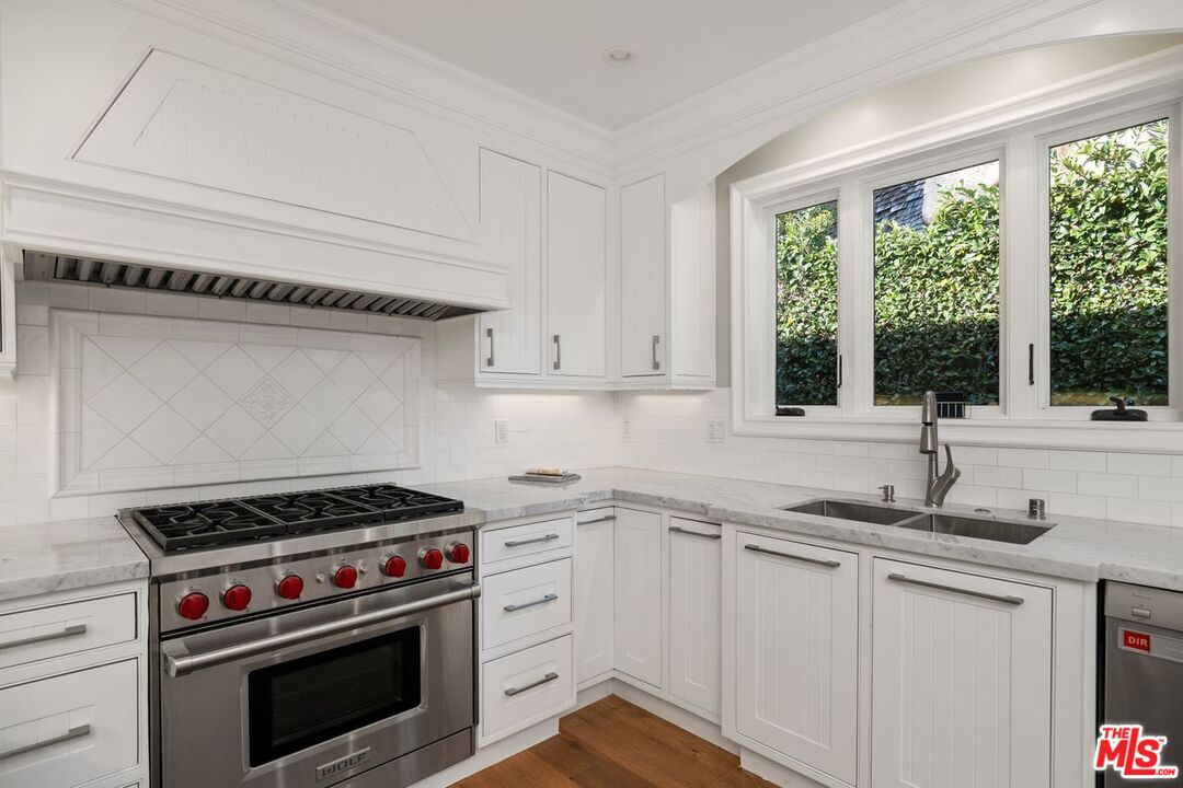 514 Walden Drive Beverly Hills, CA 90210 - Photo 25 of 59 a kitchen with granite countertop a stove and a sink