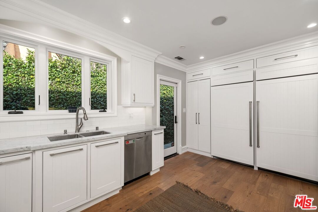 514 Walden Drive Beverly Hills, CA 90210 - Photo 26 of 59 a kitchen with stainless steel appliances granite countertop a sink and wooden floors
