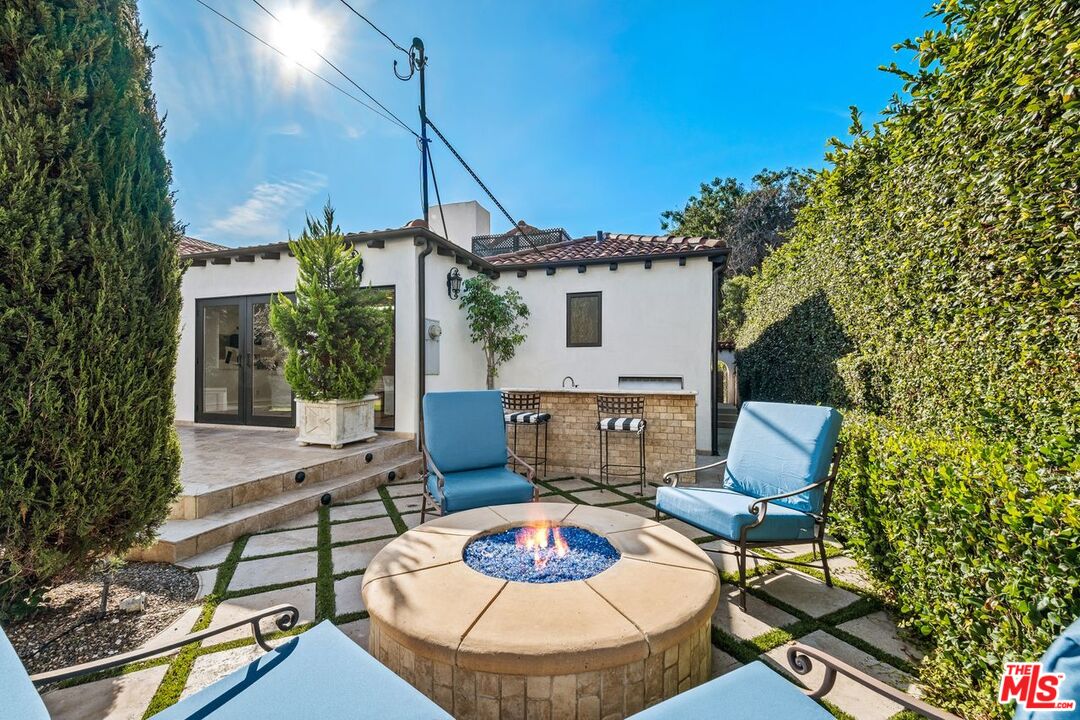 514 Walden Drive Beverly Hills, CA 90210 - Photo 5 of 59 a view of a chairs and tables in the patio