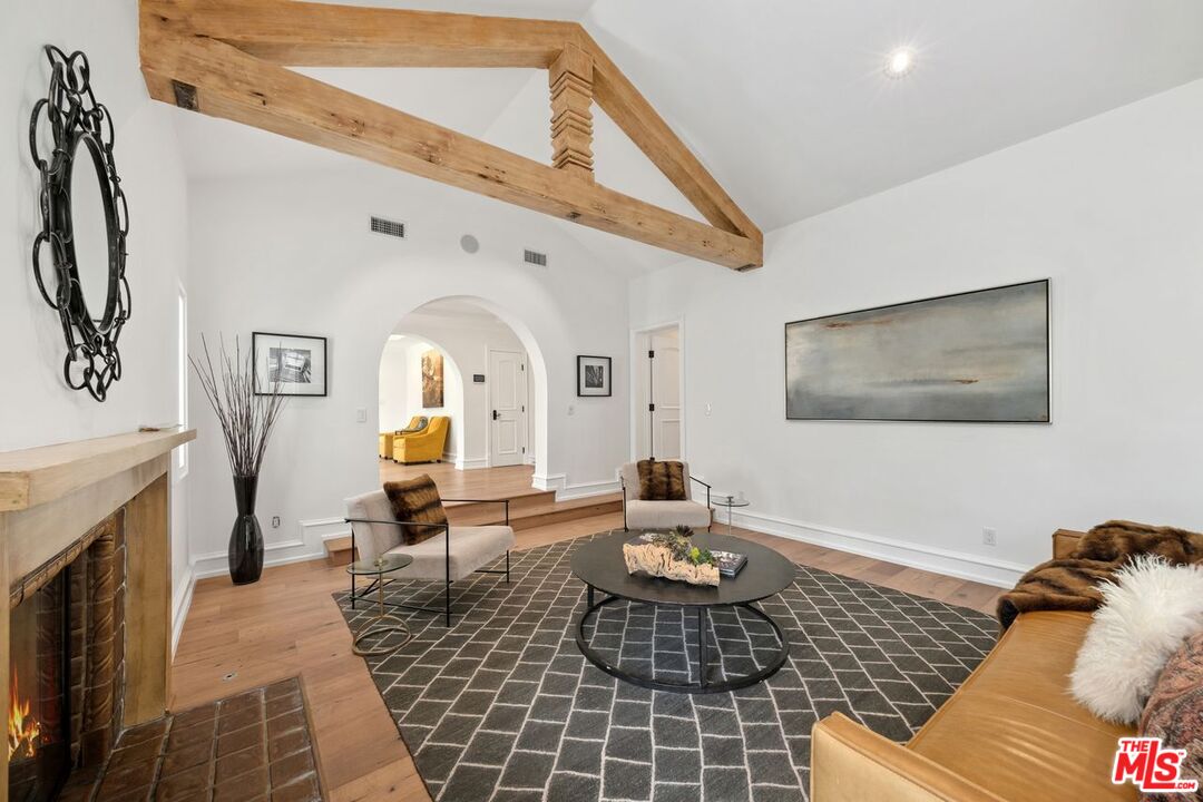 514 Walden Drive Beverly Hills, CA 90210 - Photo 8 of 59