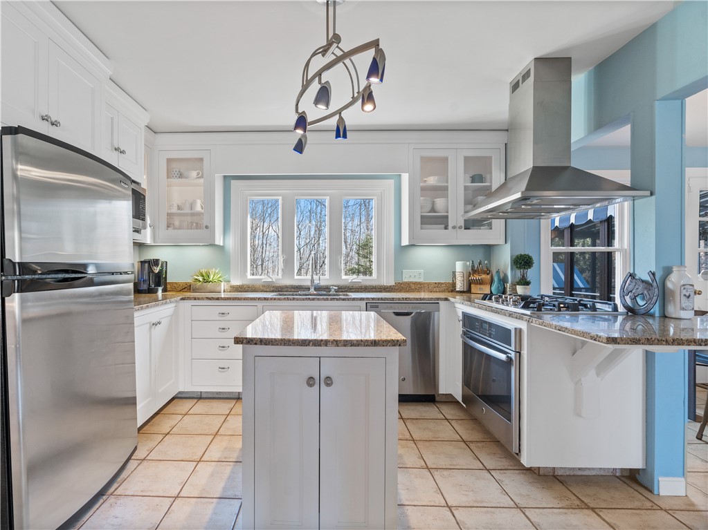 260 Pippin Orchard Road Cranston, RI 02921 - Photo 7 of 30