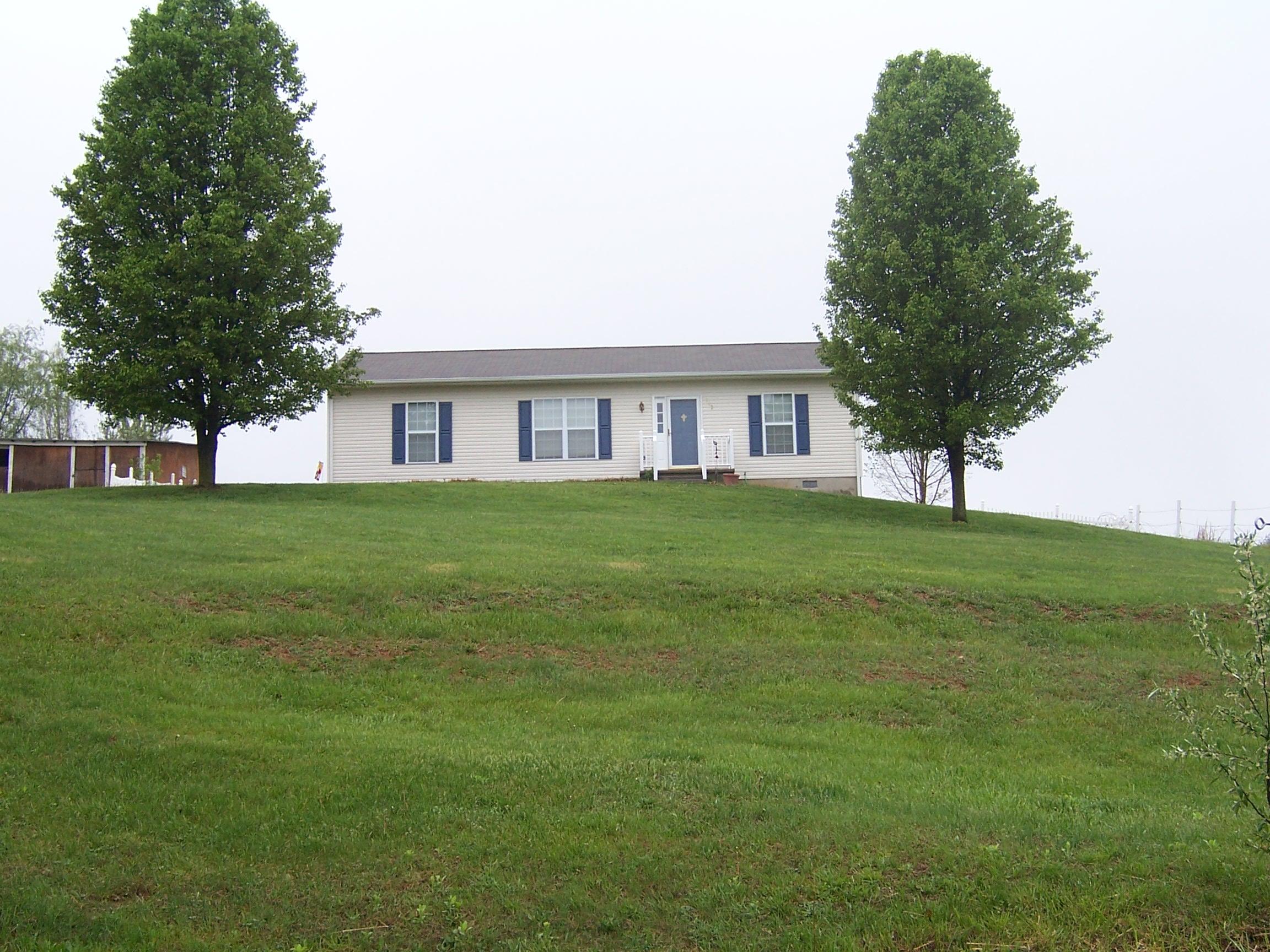 3192 Country Club Road Troutville, VA 24175 - Photo 1 of 21 Front