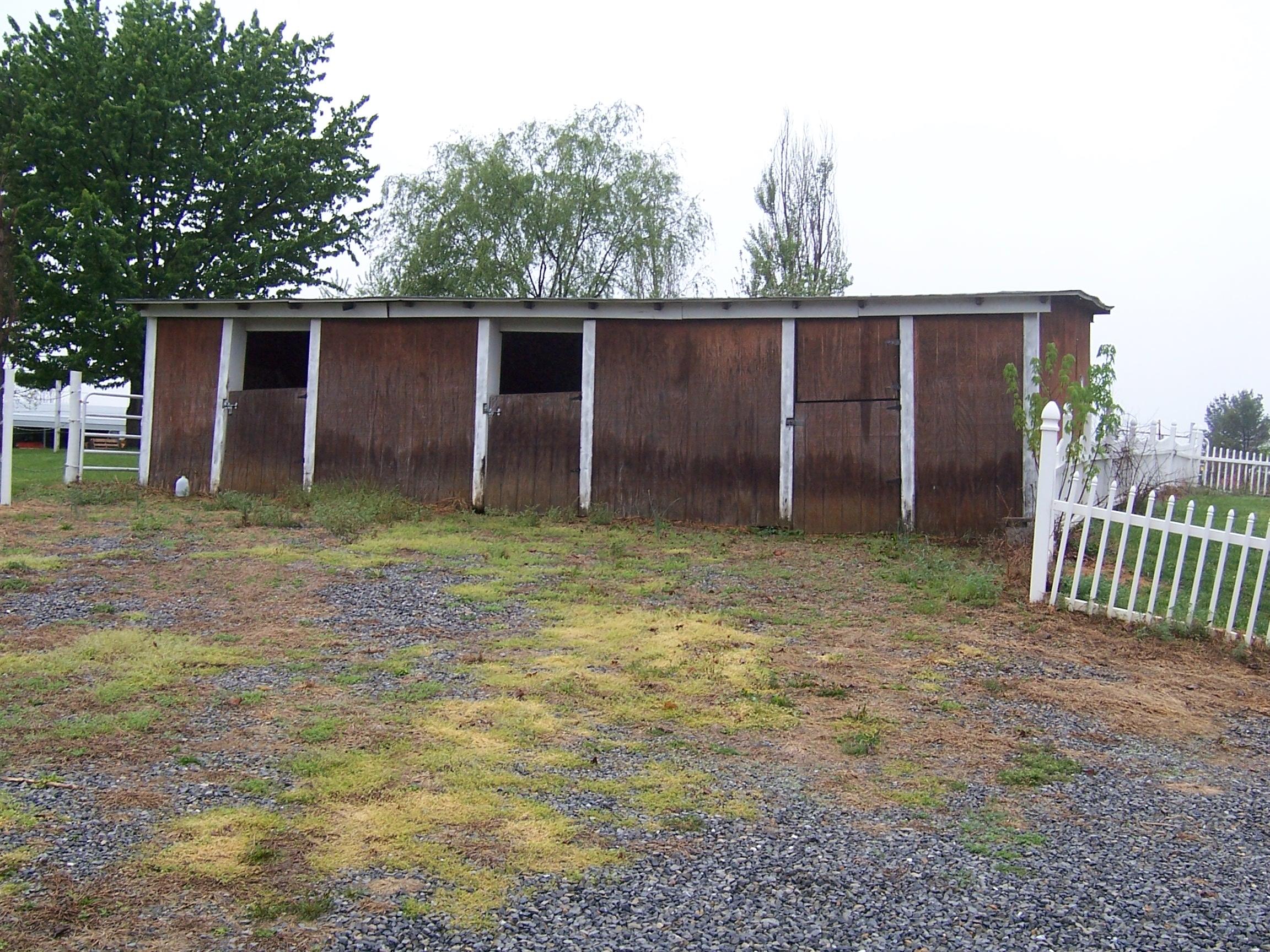 3192 Country Club Road Troutville, VA 24175 - Photo 2 of 21 2 Stall barn with tack room