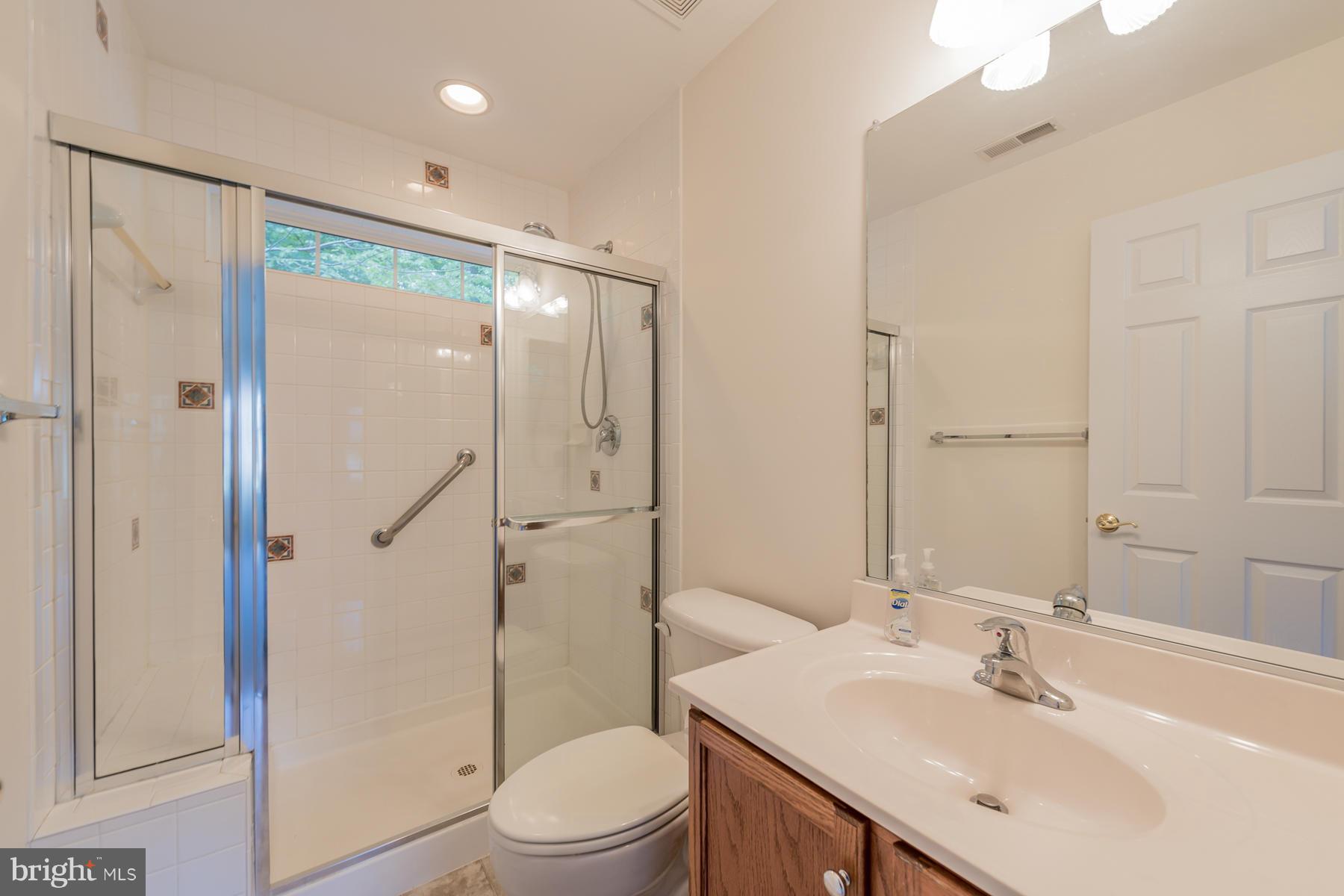 3646 Revolea Beach Road Baltimore, MD 21220 - Photo 20 of 30 Bath (Master)