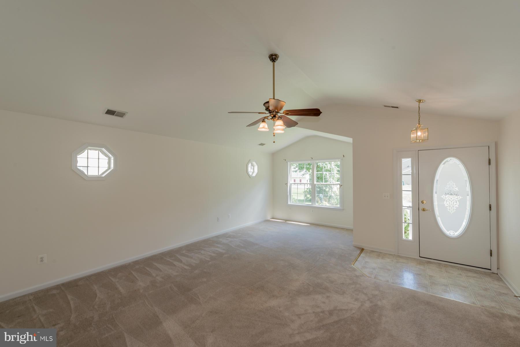 3646 Revolea Beach Road Baltimore, MD 21220 - Photo 5 of 30 Living Room