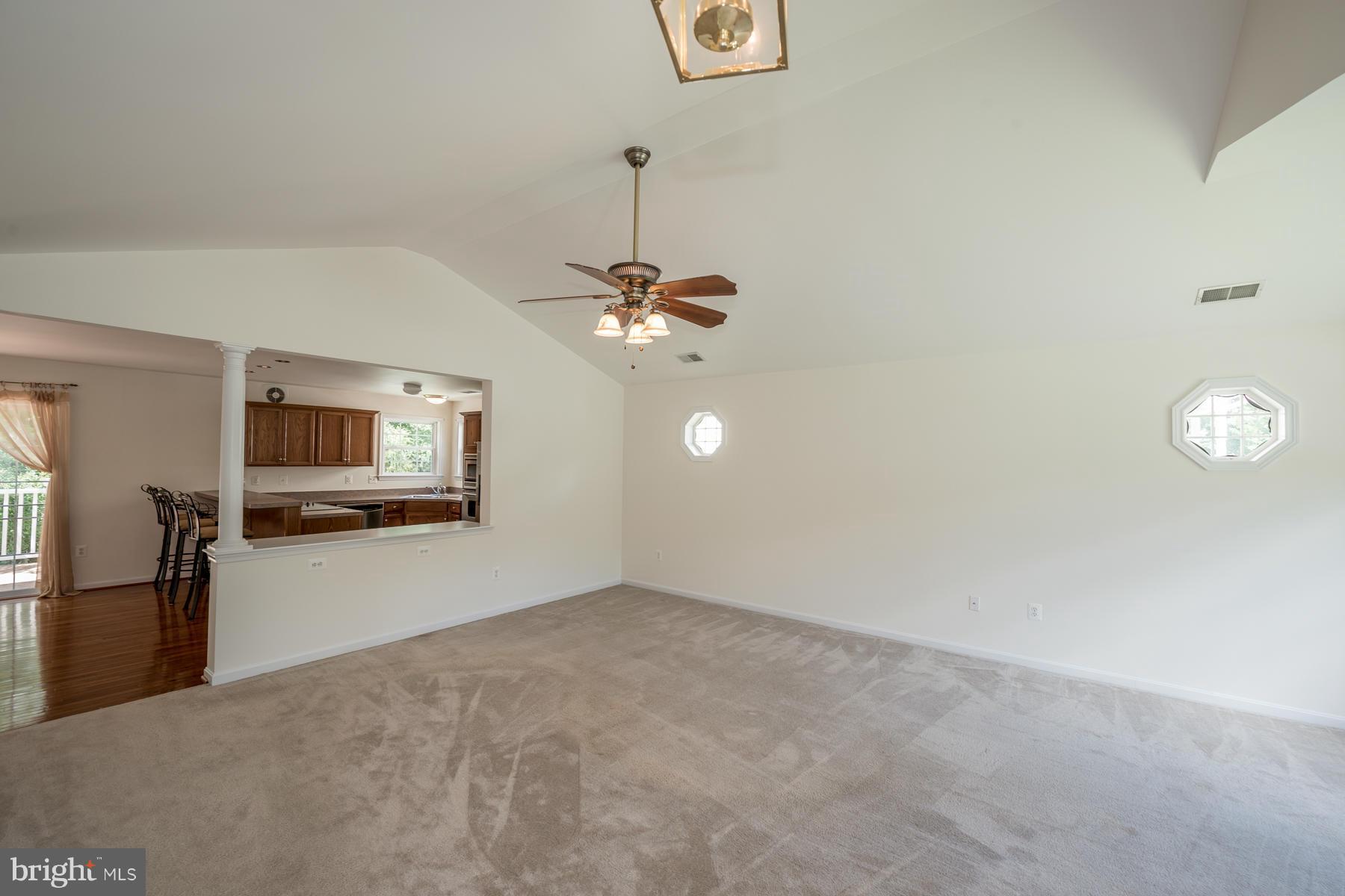 3646 Revolea Beach Road Baltimore, MD 21220 - Photo 8 of 30 Living Room