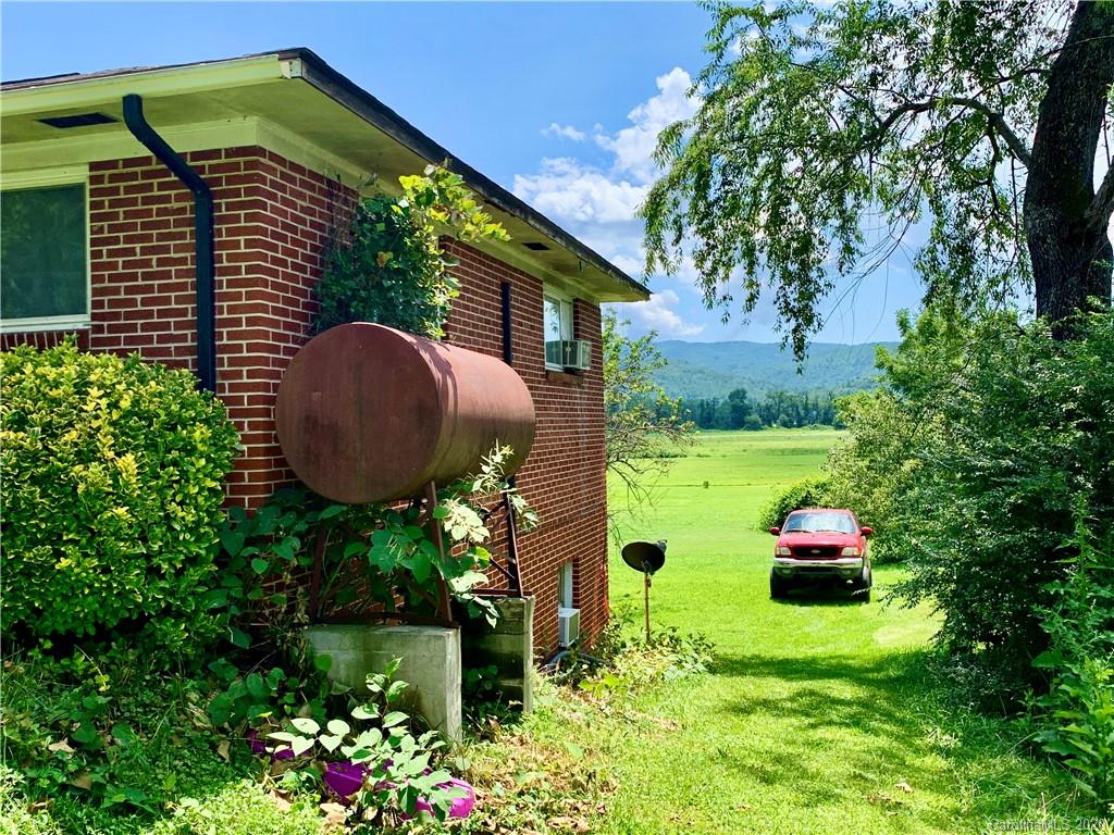 153 Gallimore Road Brevard, NC 28712 - Photo 6 of 11 Gallery Image 6
