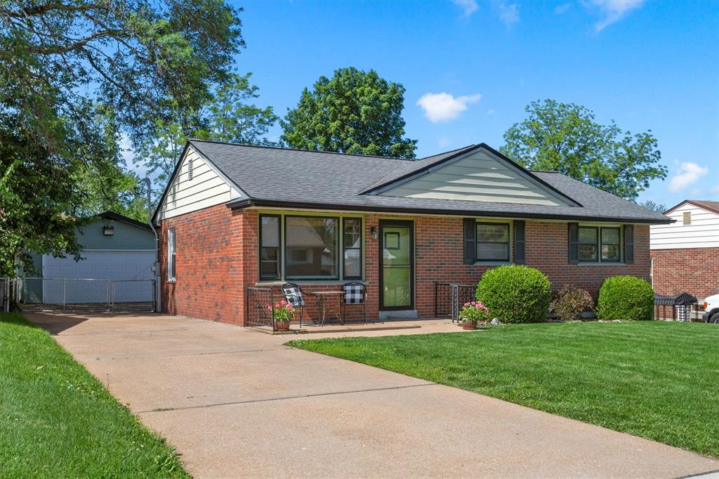 10752 Faraday Drive St. Louis, MO 63123 - Photo 2 of 28