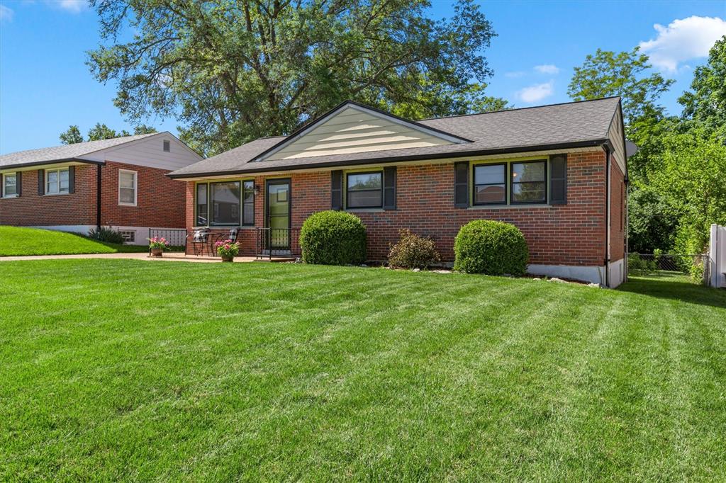 10752 Faraday Drive St. Louis, MO 63123 - Photo 3 of 28