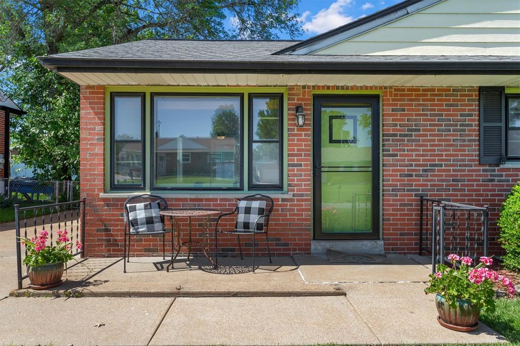 10752 Faraday Drive St. Louis, MO 63123 - Photo 4 of 28