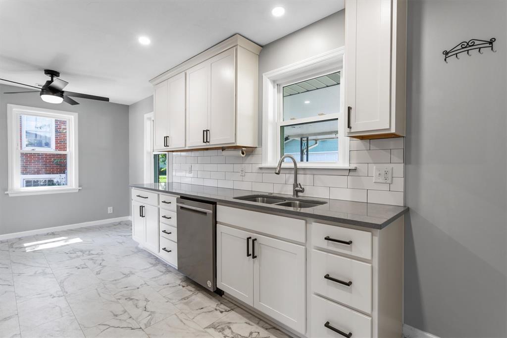 10752 Faraday Drive St. Louis, MO 63123 - Photo 9 of 28