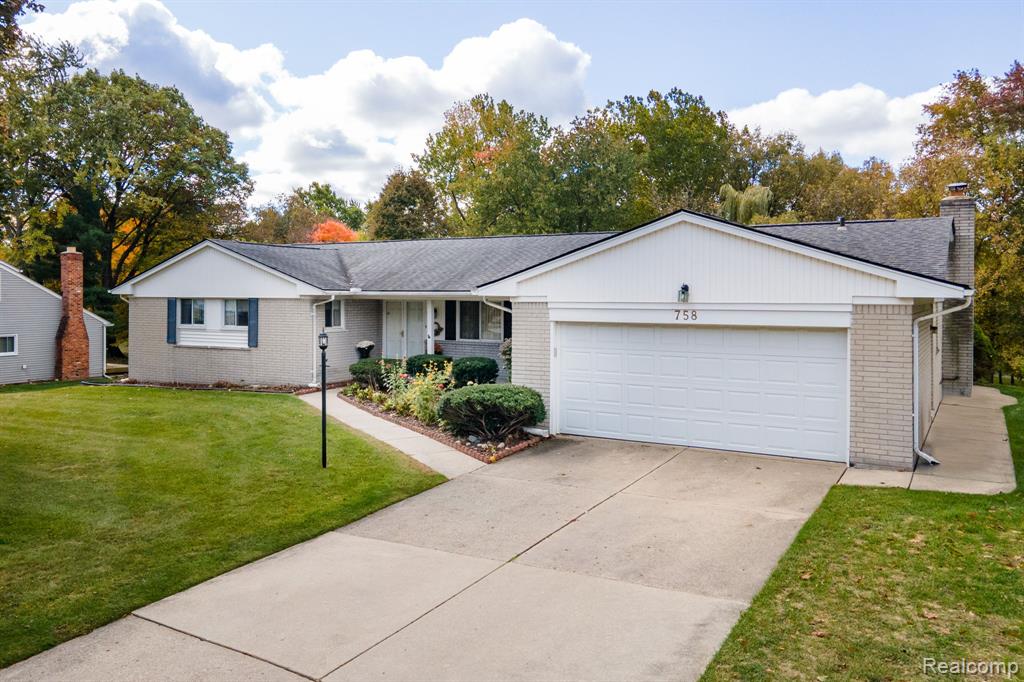 758 Lake Forest Road Rochester Hills, MI 48309 - Photo 1 of 19
