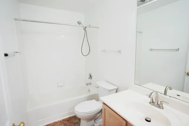 $2,300 | 2441 Oneida Lane, Unit 2441, Naperville, IL 60563