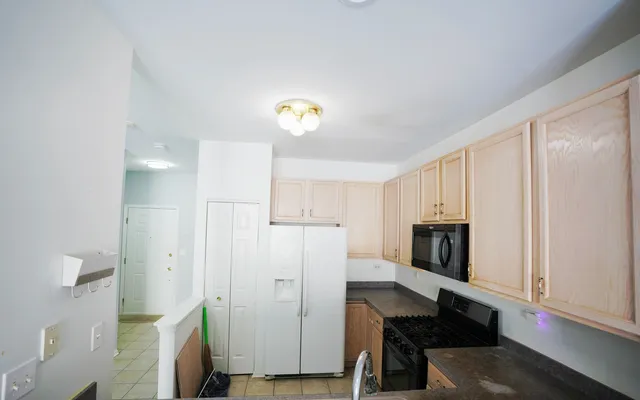 $2,300 | 2441 Oneida Lane, Unit 2441, Naperville, IL 60563