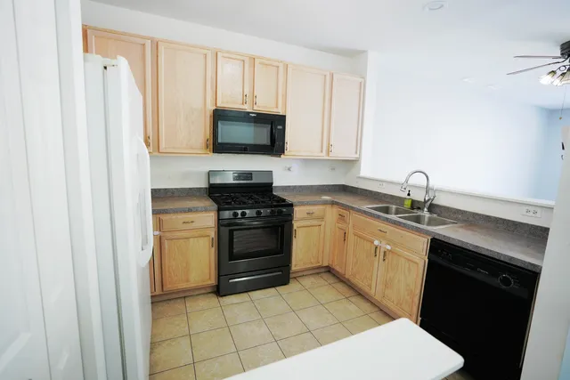 $2,300 | 2441 Oneida Lane, Unit 2441, Naperville, IL 60563