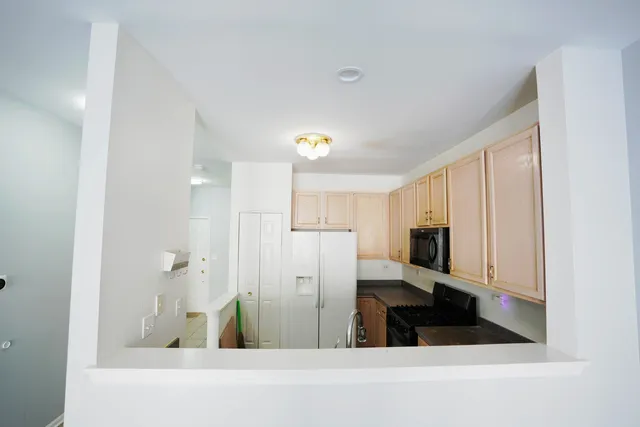 $2,300 | 2441 Oneida Lane, Unit 2441, Naperville, IL 60563