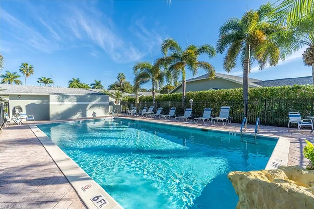 $2,995 | 1704 Royal Circle, Unit 602, Naples, FL 34112