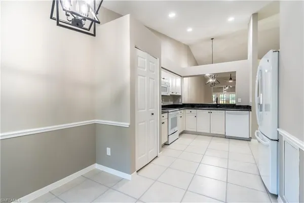 $2,800 | 1704 Royal Circle, Unit 602, Naples, FL 34112