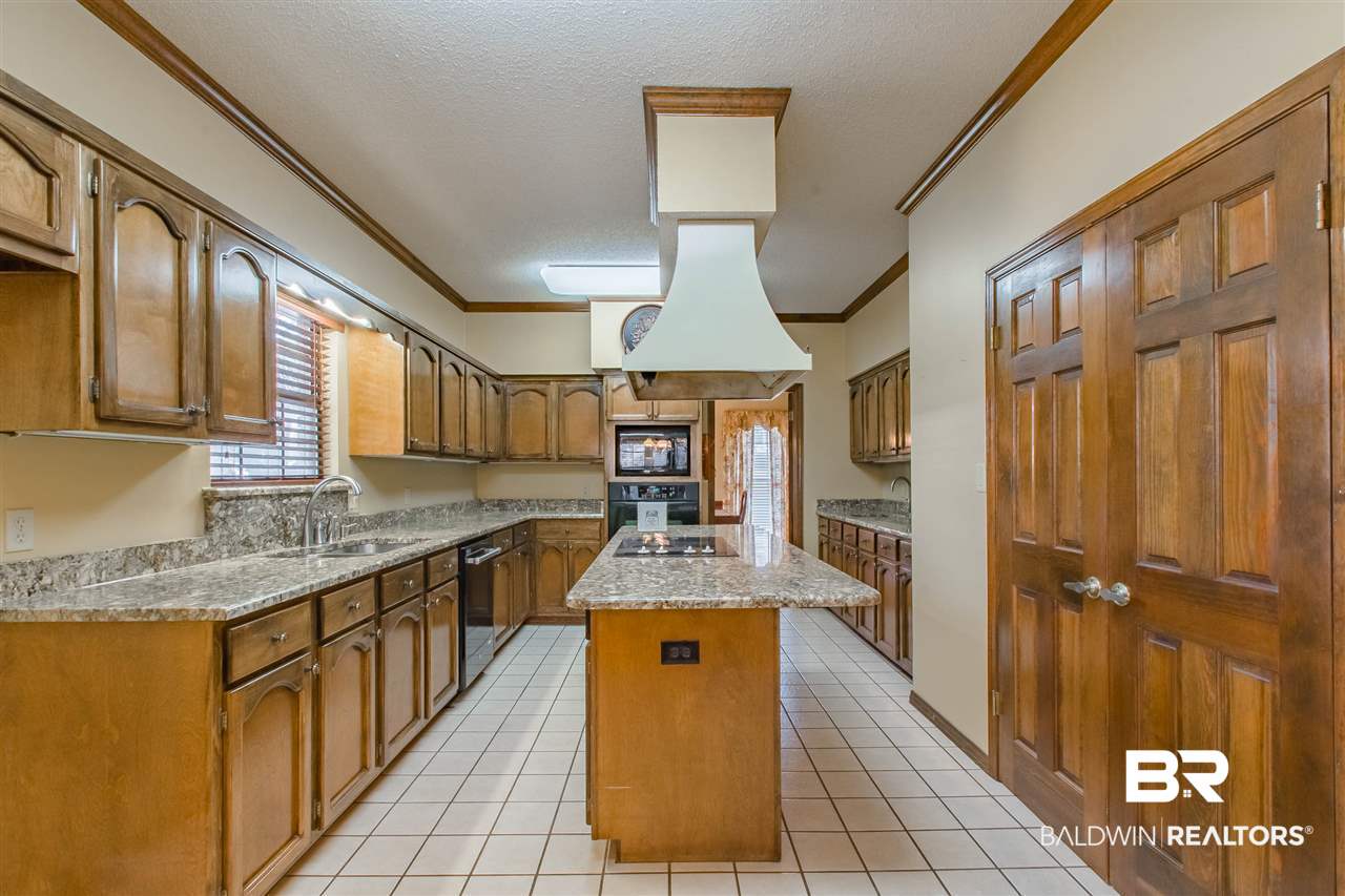 512 Southern Way Daphne, AL 36527 - Photo 10 of 43 Kitchen