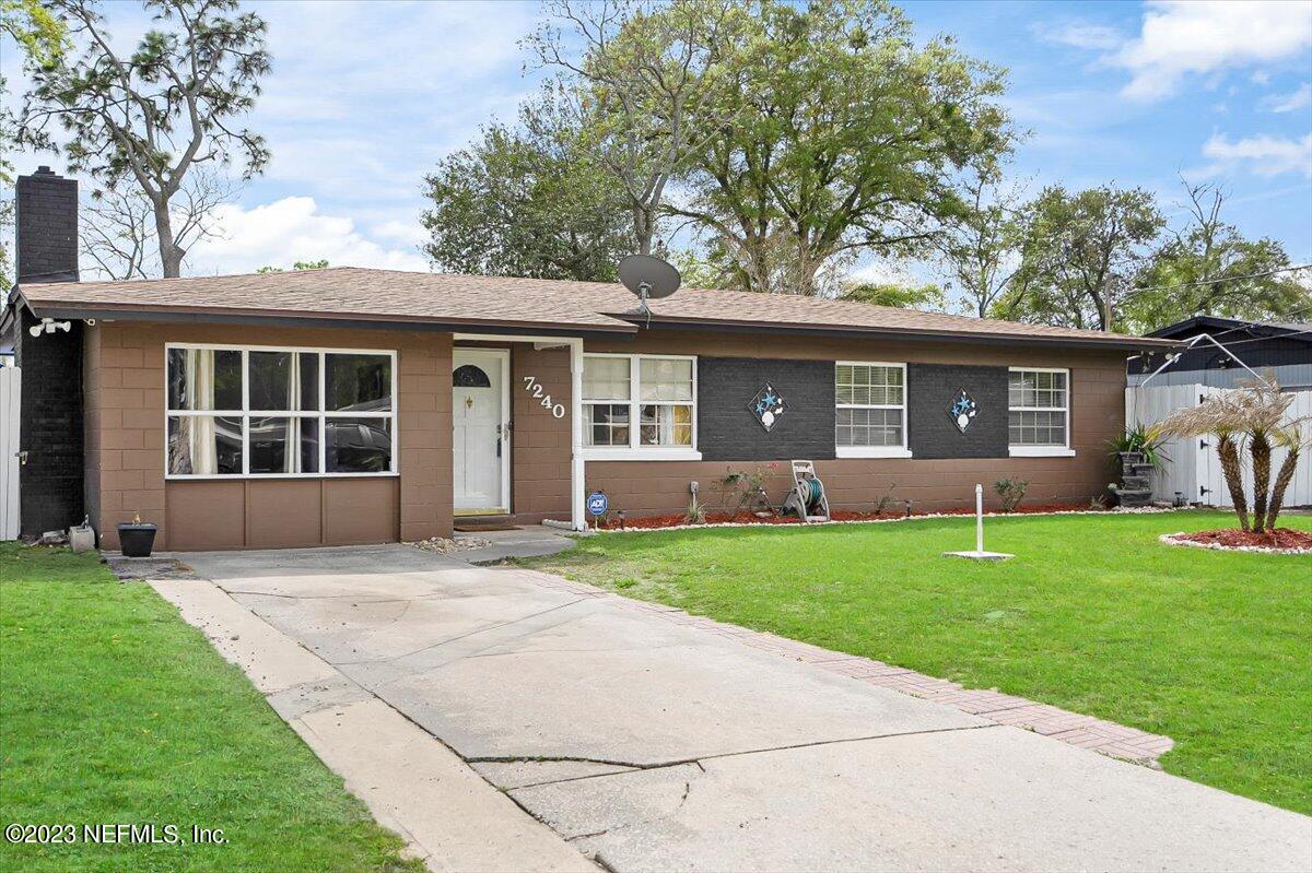 7240 Adele Court Jacksonville, FL 32277 - Photo 2 of 27 front view of a house with a yard